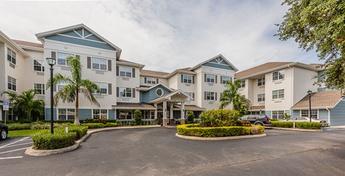 The Colonnade at Beckett Lake