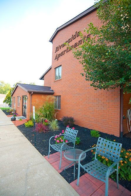 Riverside Manor Apartments