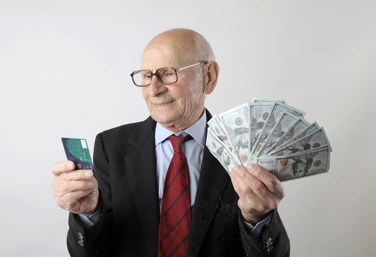 Is Social Security Enough to Retire? A 2025 Guide to Elderly Income, Inflation and Financing Realities