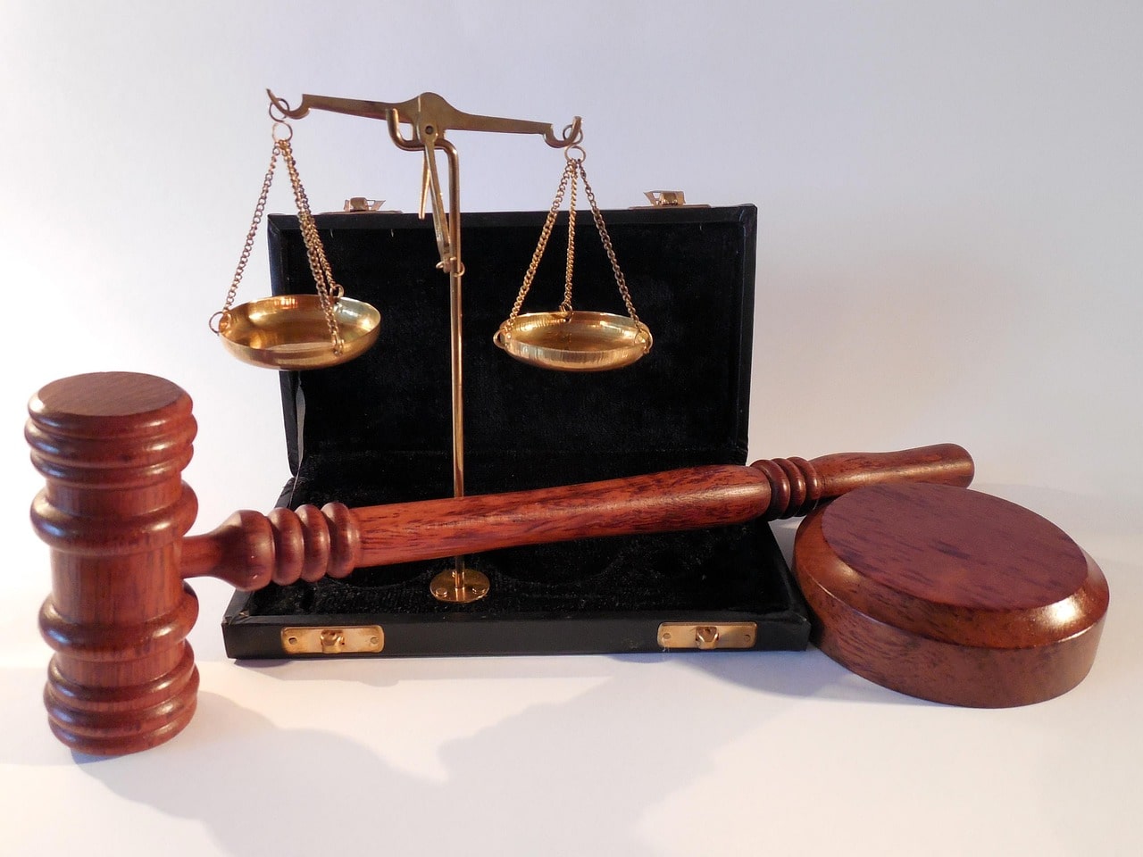 How to Choose an Elder Law Attorney: A Complete Guide for Seniors and Families